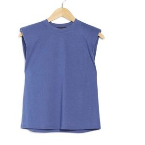 ALICE + OLIVIA BRAXTON SHOULDER PAD MUSCLE TEE. Size medium, color blue